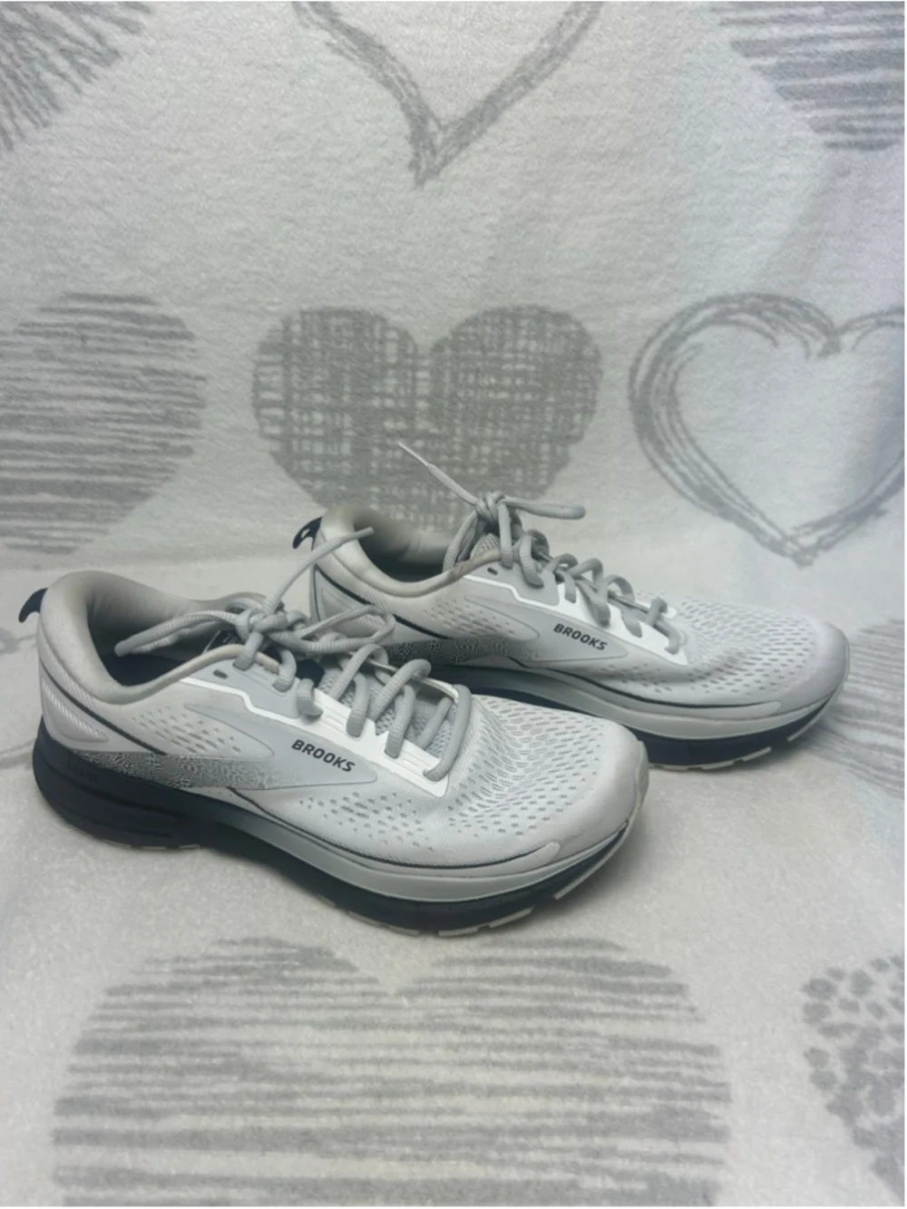 Brooks Trace 3 Sneakers Womens 9.5 White Track Road Running Shoes Oyster